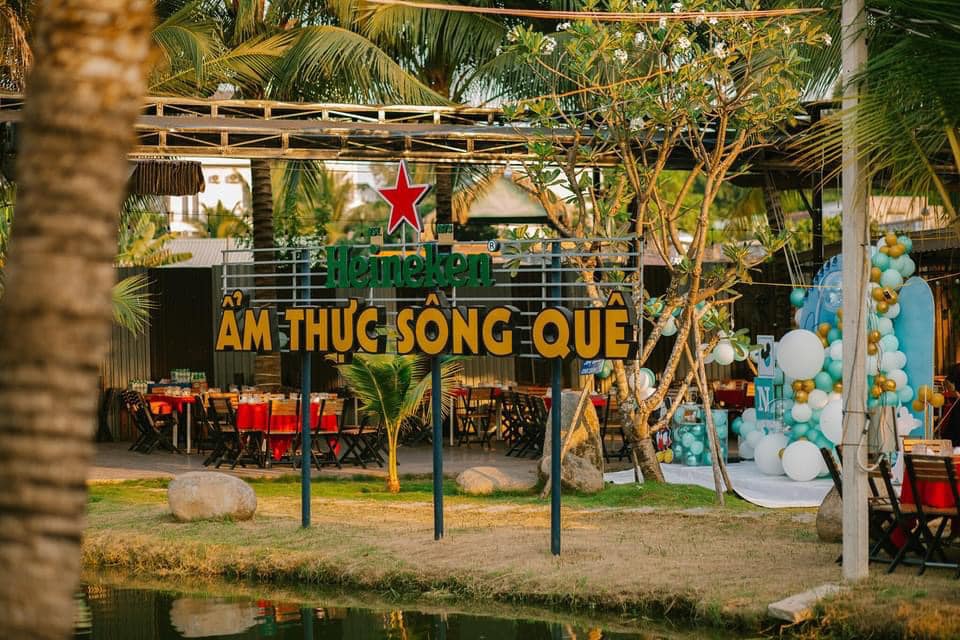 Ẩm thực Sông Quê